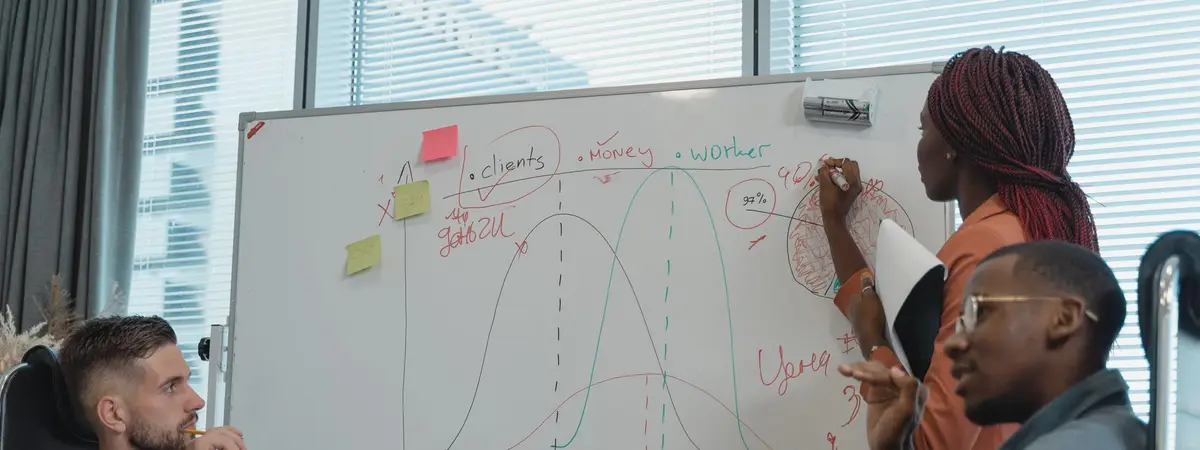 Colleagues planning at a whiteboard in an office